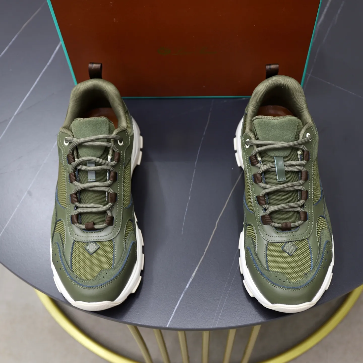 Factory price: 💰520Loropiana LP men's shoes ♞size; 38-44 "45.46 customization" cowhide stitching. It is really easy to wear, lazy, loose, casual, perfect comfort. There are many color choices, and they all look good with clothes. Is it true that Loropiana can bring social value? “Loropiana is the best thing money can buy”